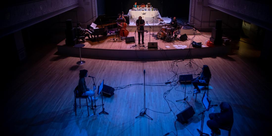 An image from the performance with the quartet in front of the altarpiece.